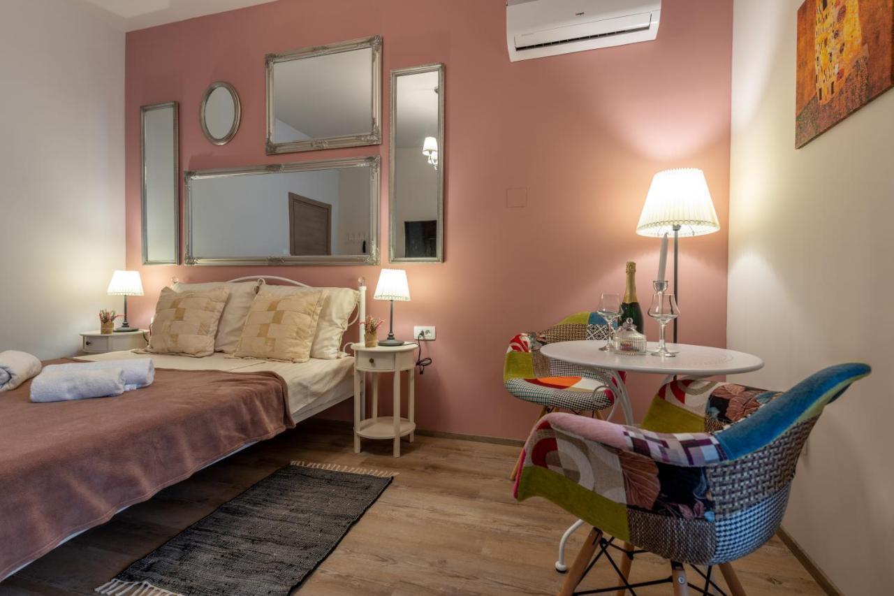 Old City Romantic Studios 4 With Free Private Parking Pula Exterior photo