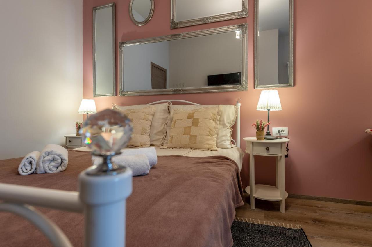 Old City Romantic Studios 4 With Free Private Parking Pula Exterior photo