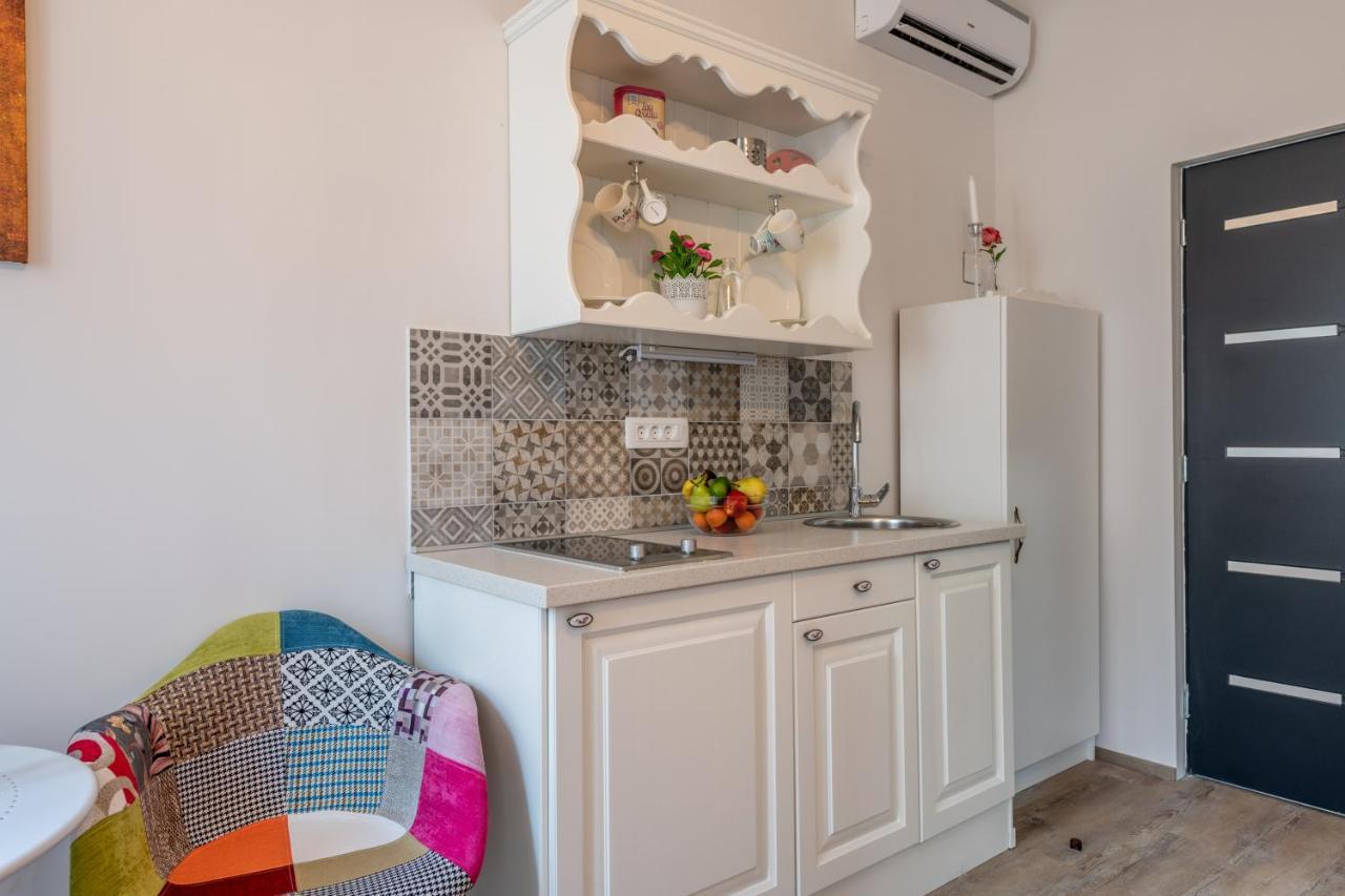 Old City Romantic Studios 4 With Free Private Parking Pula Exterior photo