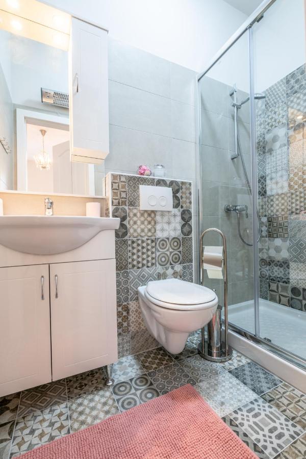 Old City Romantic Studios 4 With Free Private Parking Pula Exterior photo