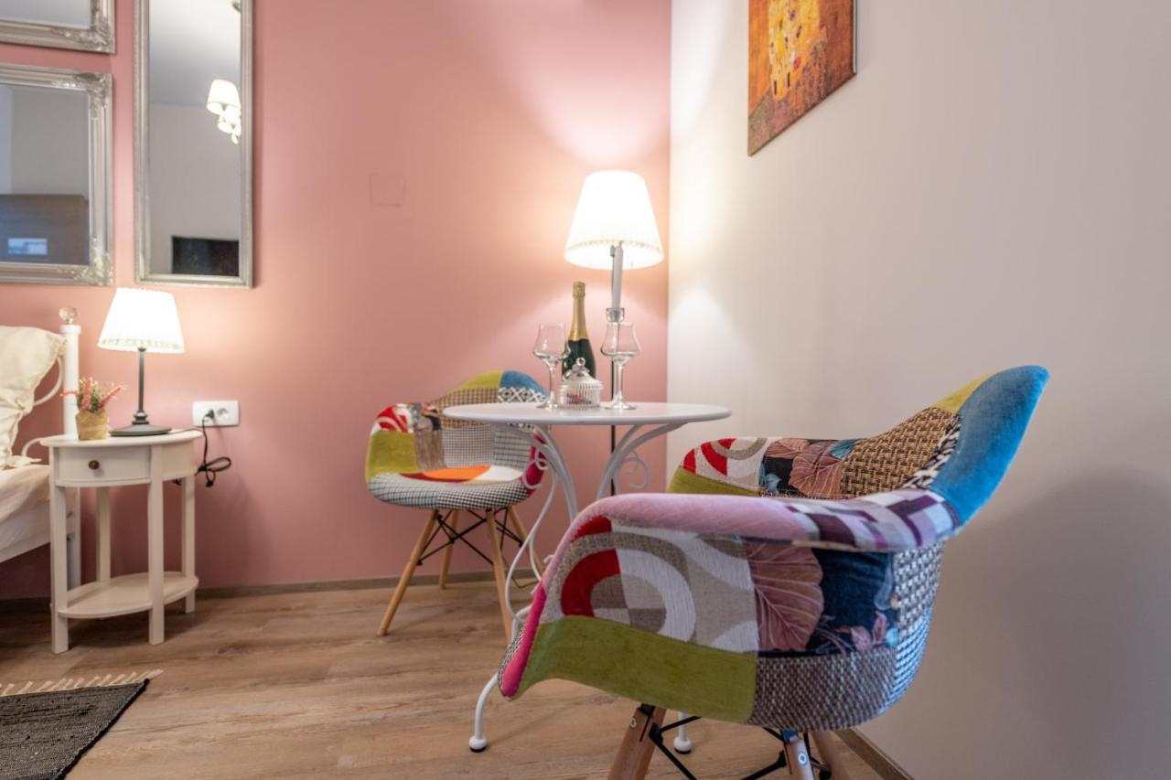 Old City Romantic Studios 4 With Free Private Parking Pula Exterior photo