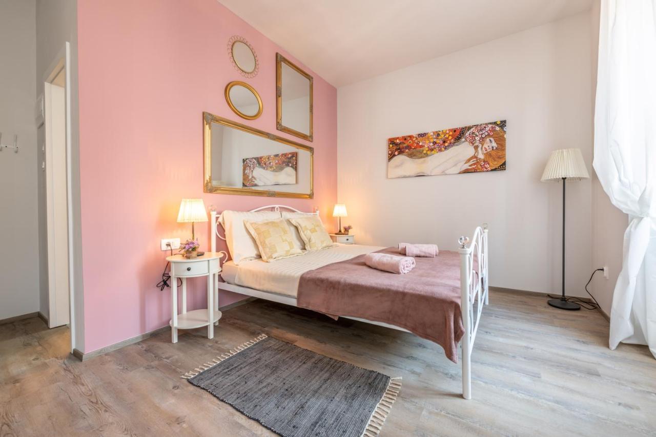 Old City Romantic Studios 4 With Free Private Parking Pula Exterior photo