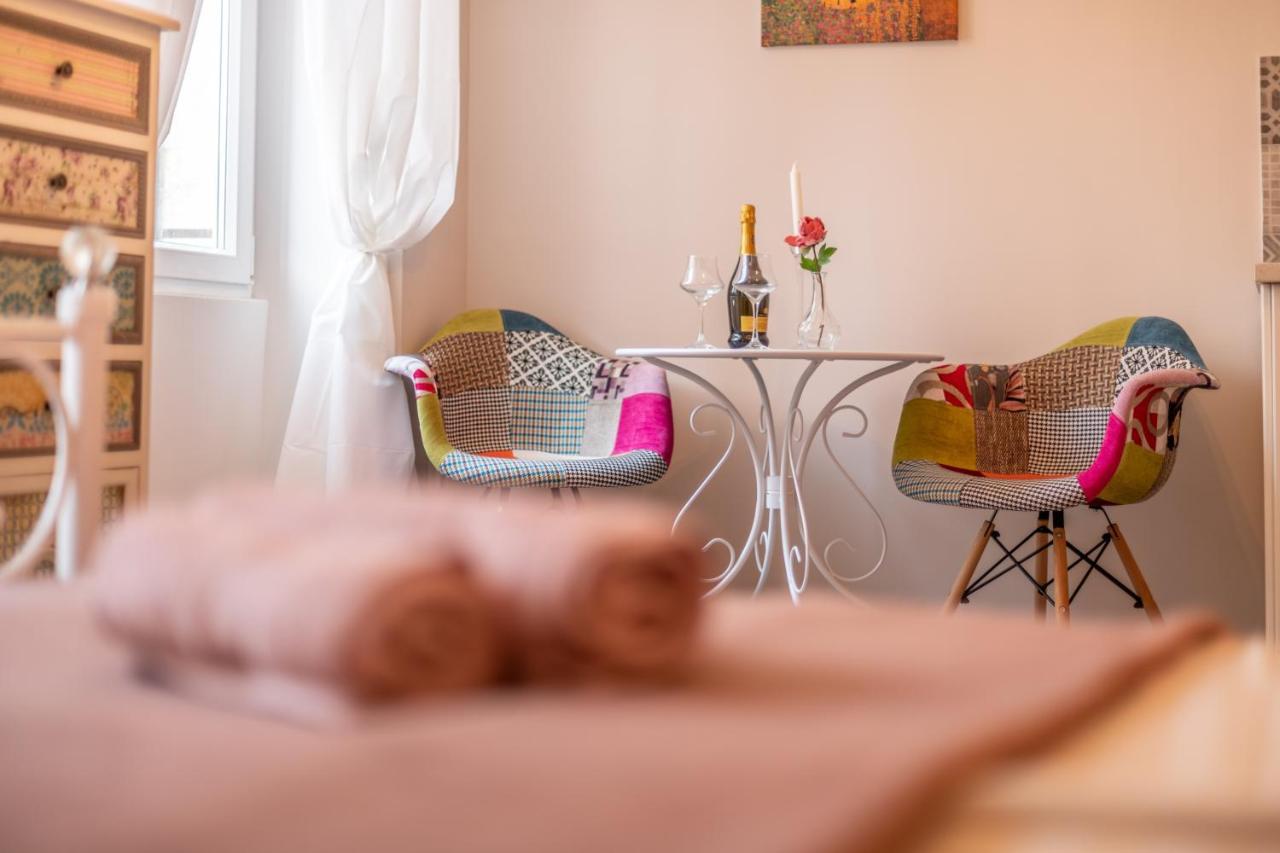 Old City Romantic Studios 4 With Free Private Parking Pula Exterior photo