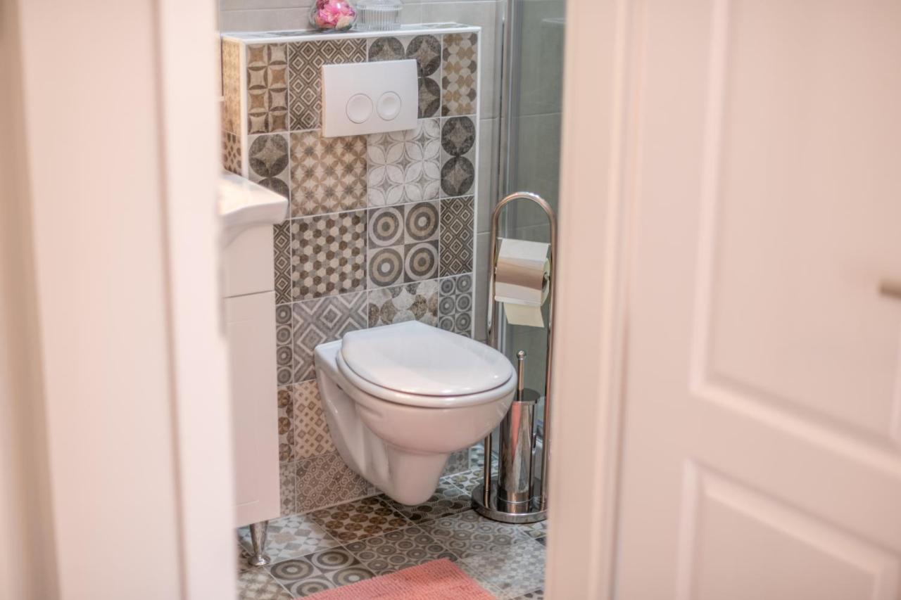 Old City Romantic Studios 4 With Free Private Parking Pula Exterior photo