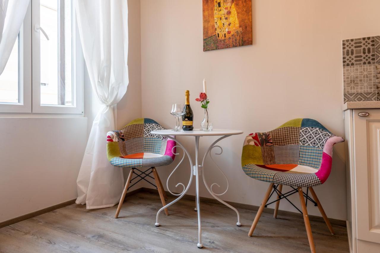 Old City Romantic Studios 4 With Free Private Parking Pula Exterior photo