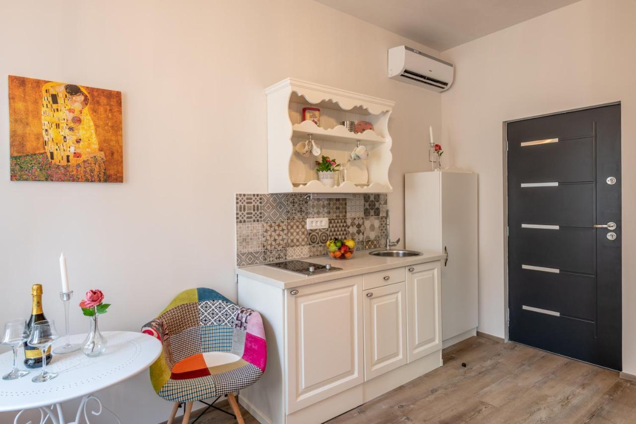 Old City Romantic Studios 4 With Free Private Parking Pula Exterior photo