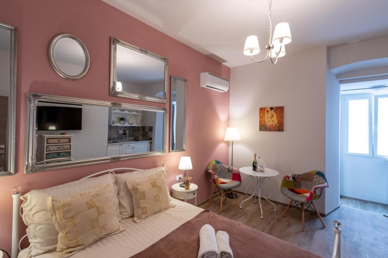 Old City Romantic Studios 4 With Free Private Parking Pula Exterior photo