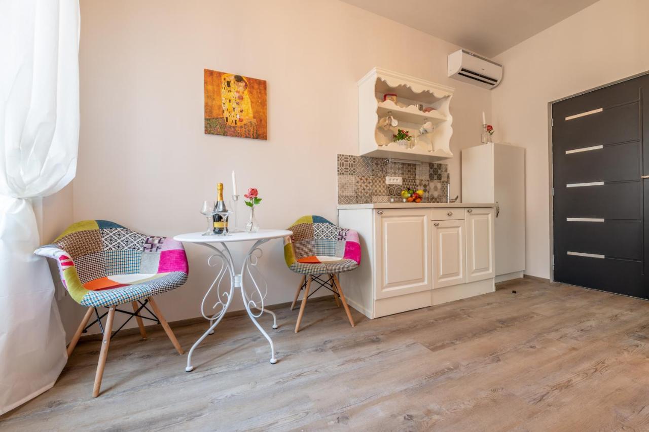 Old City Romantic Studios 4 With Free Private Parking Pula Exterior photo
